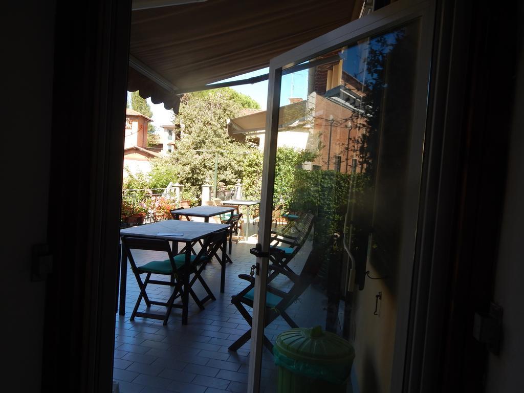 Borgo Largo 51 Panzió Pisa Kültér fotó