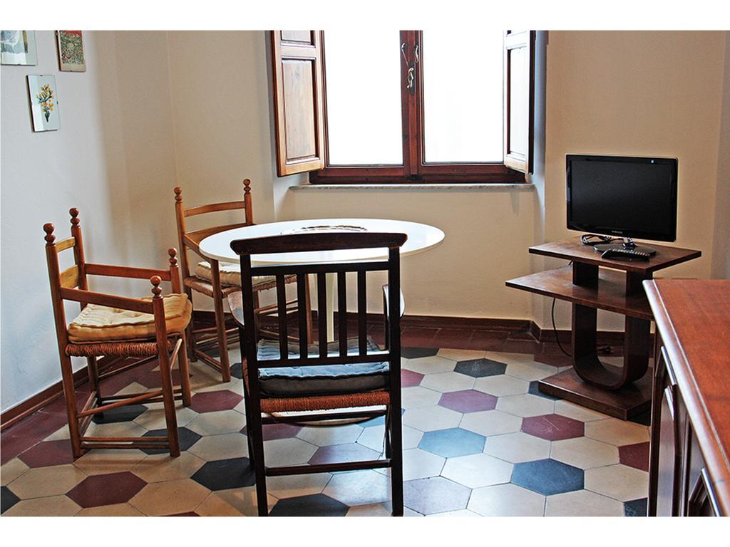 Borgo Largo 51 Panzió Pisa Szoba fotó